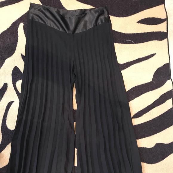 Cache Pants - Wide leg pants